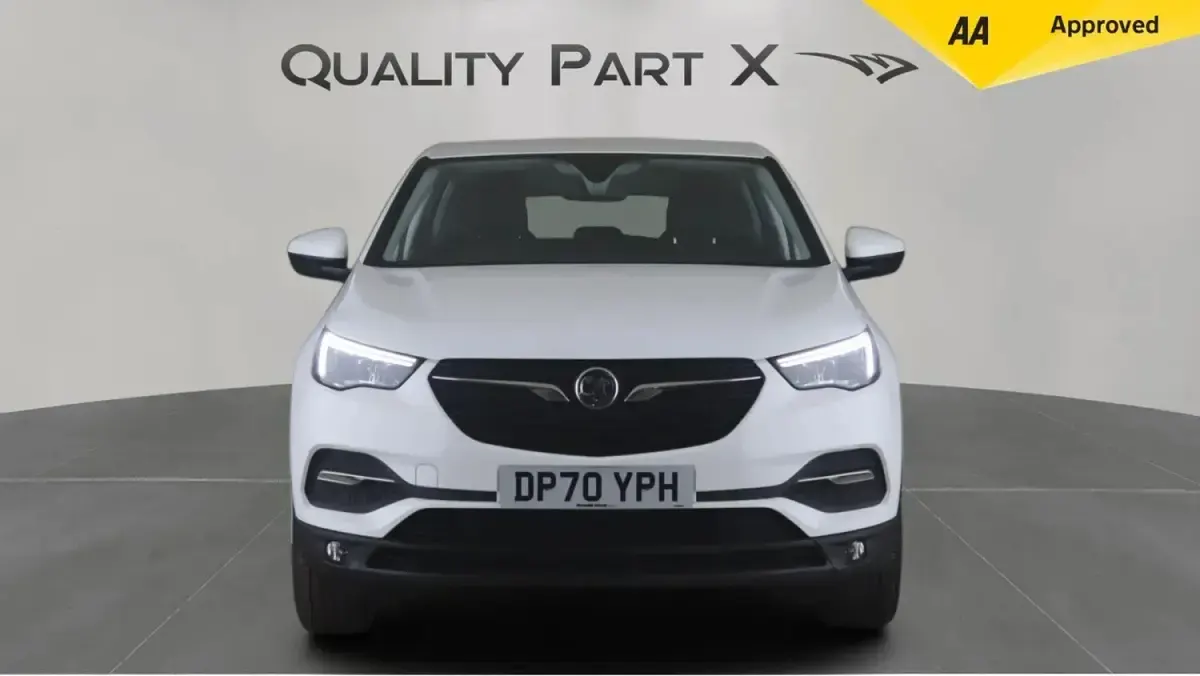 Used Vauxhall Grandland X Business Edition 130 HP (95 kW) 2020 White SUV