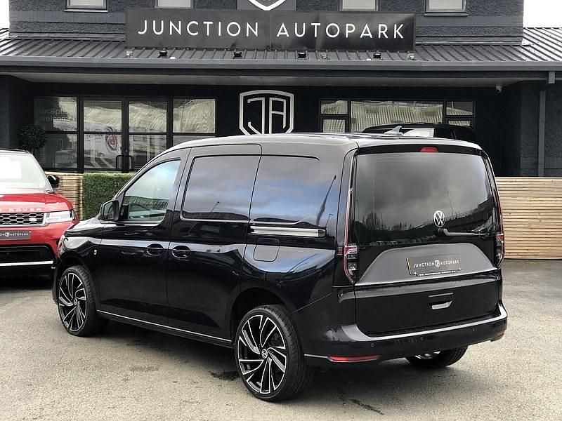 Używany VW Caddy Pro 122 KM (89 kW) 2024 Czarny Minivan