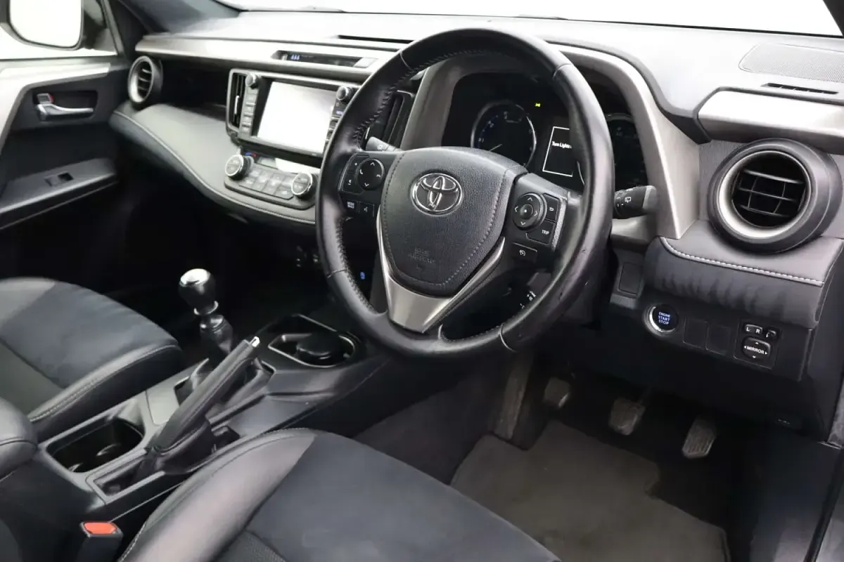 Used Toyota RAV4 143 HP (105 kW) 2016 Grey SUV