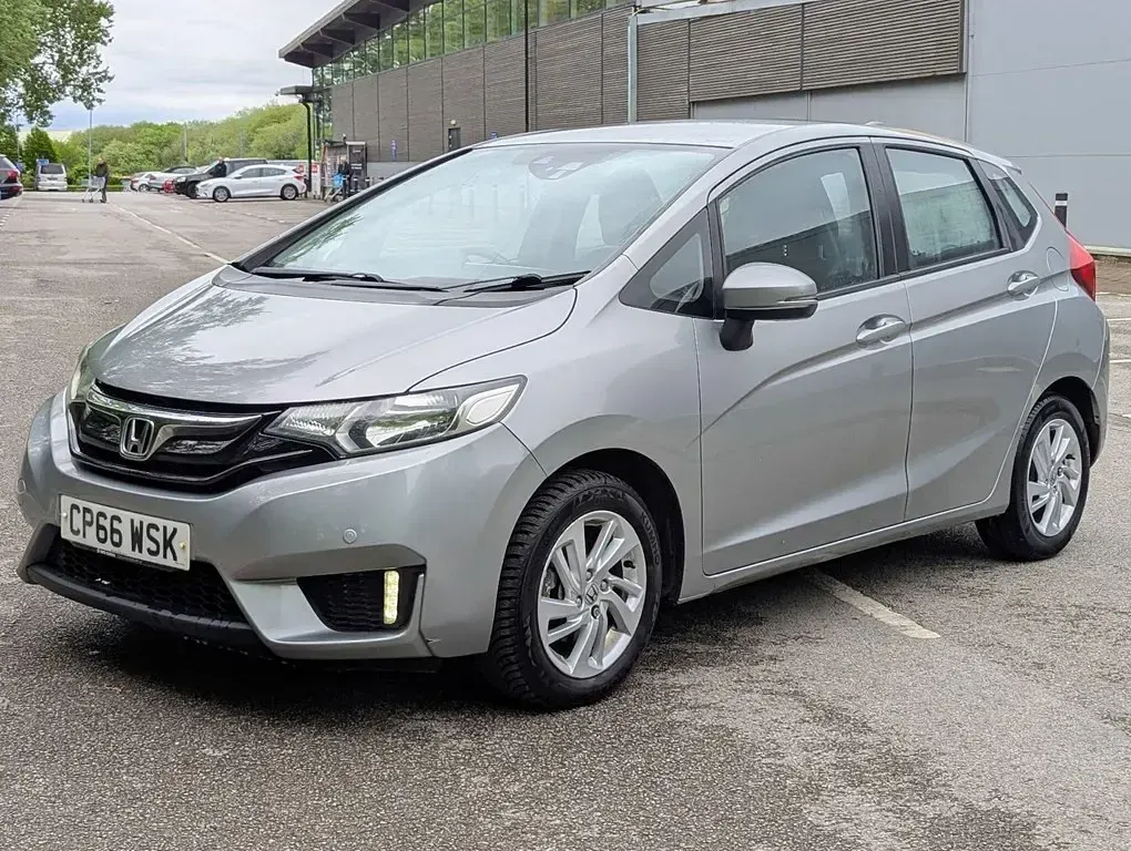 Usado Honda Jazz SE 102 CV (75 kW) 2017 Plateado Utilitario