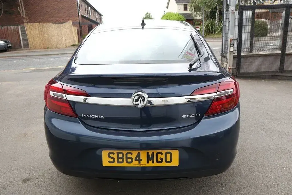 Used Vauxhall Insignia S 140 HP (102 kW) 2015 Blue Hatchback