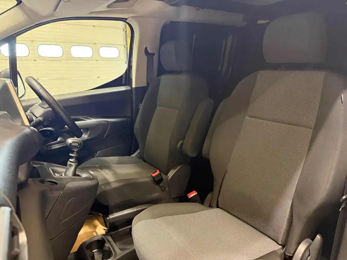 Used Citroën Berlingo 100 HP (73 kW) 2023 Grey MPV
