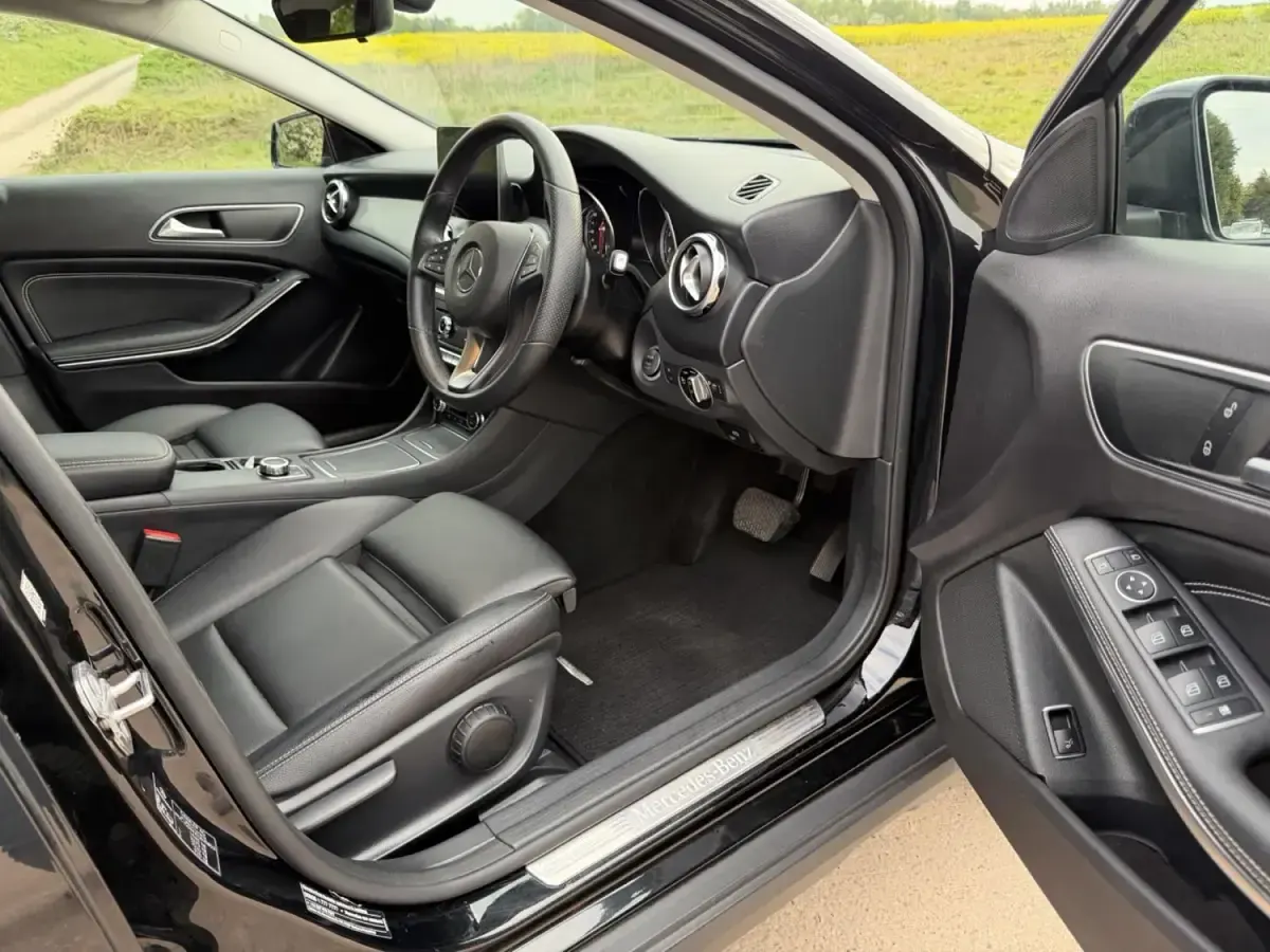 Begagnad Mercedes GLA200 Executive 156 HK (114 kW) 2019 Svart SUV