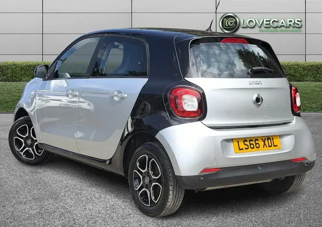 Used Smart ForFour Premium 71 HP (52 kW) 2016 Silver Hatchback