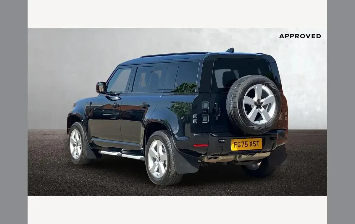 Used Land Rover Defender SE Dynamic 250 HP (183 kW) 2025 Santorini black SUV