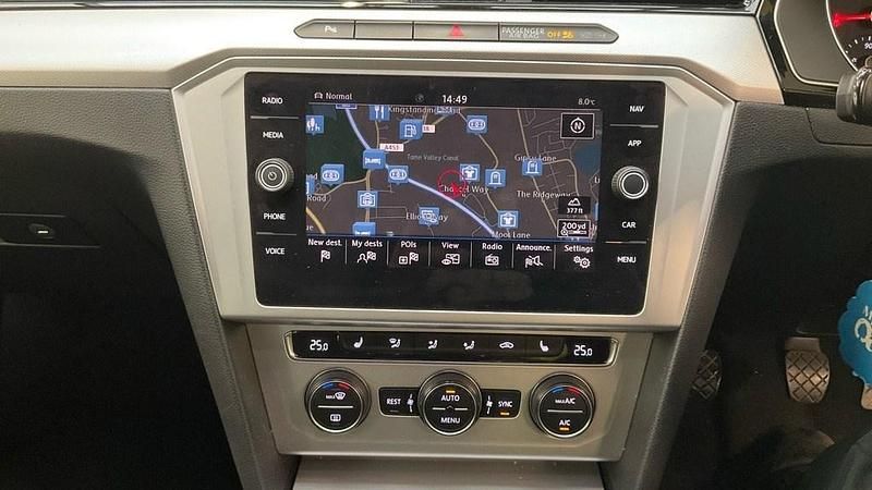 Used VW Passat Business 150 HP (110 kW) 2019 Candy white Estate