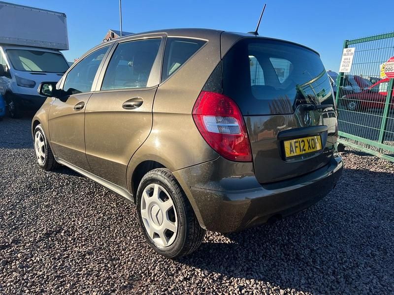 Begagnad Mercedes A160 Classic 82 HK (60 kW) 2012 Brun Halvkombi