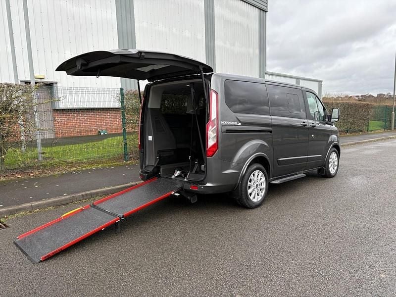 Used Ford Tourneo Titanium 130 HP (95 kW) 2019 Grey MPV