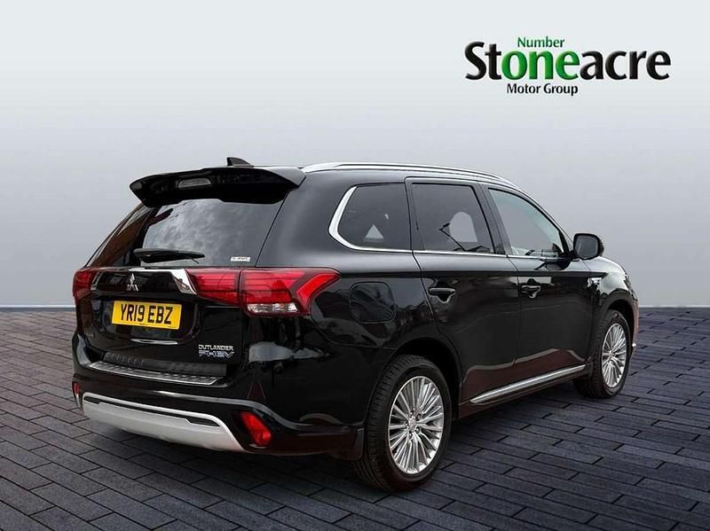 Used Mitsubishi Outlander P-HEV 174 HP (127 kW) 2019 Black SUV