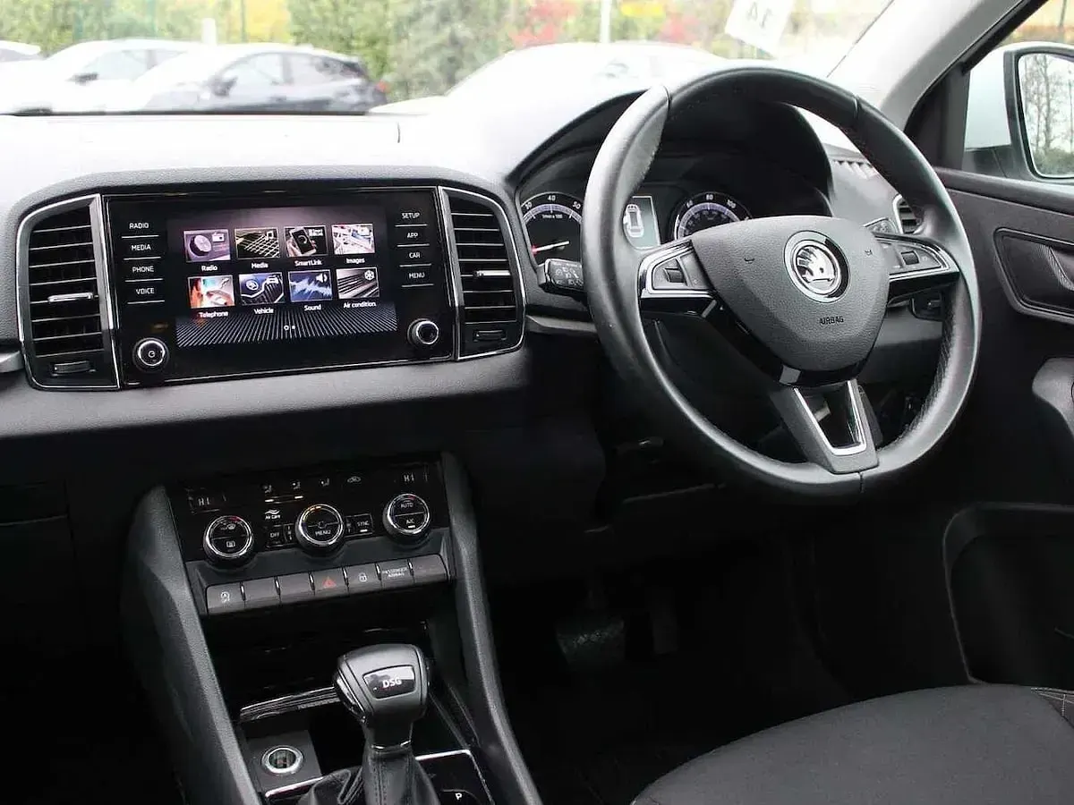 Używany Skoda Karoq SE 150 KM (110 kW) 2020 Biały SUV
