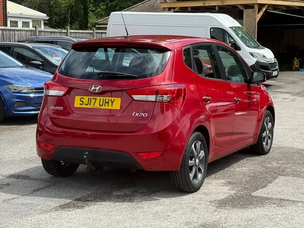 Used Hyundai ix20 SE 125 HP (91 kW) 2017 Red Hatchback