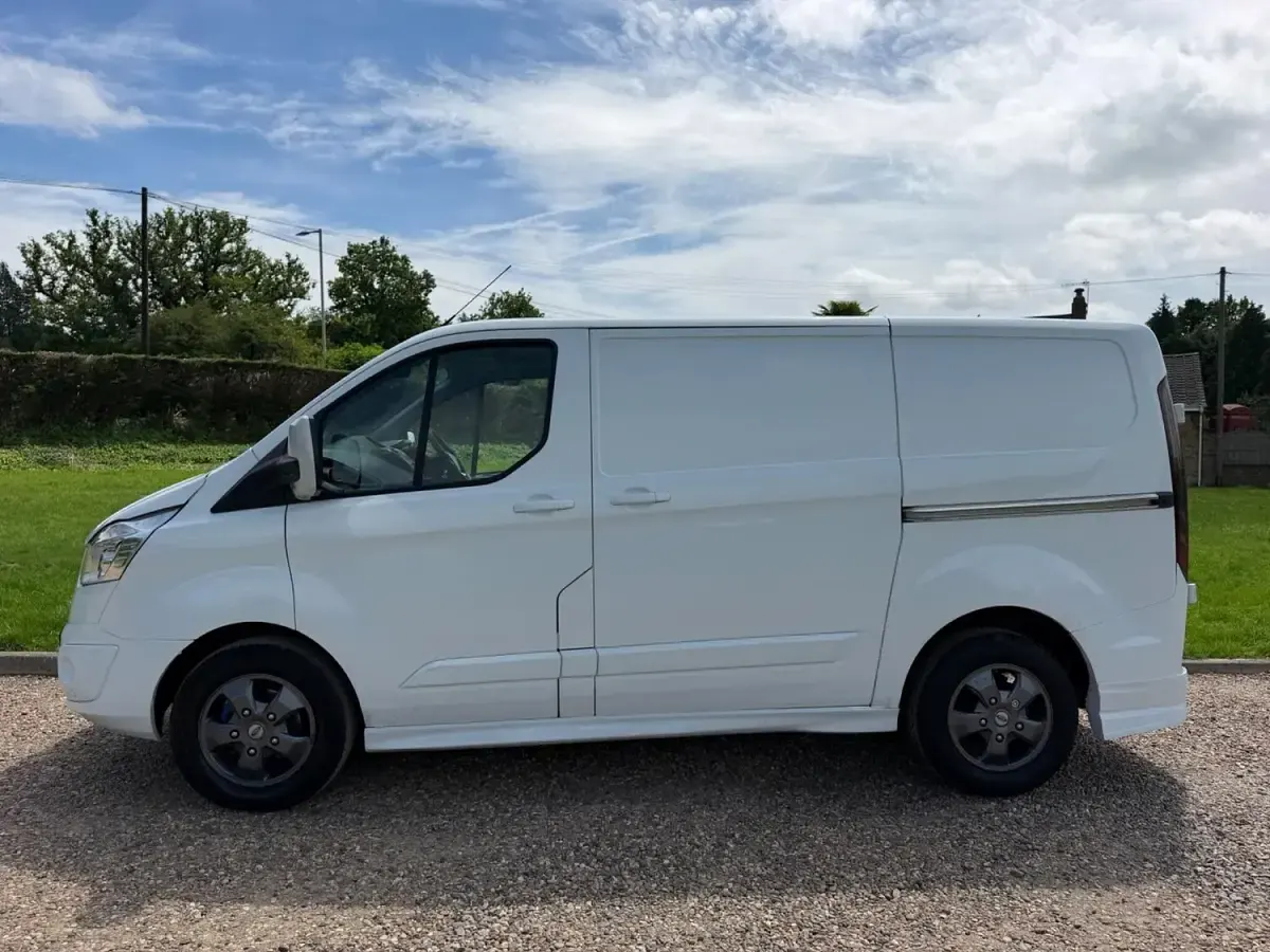 Used Ford Transit Custom Limited 130 HP (95 kW) 2017 White Van