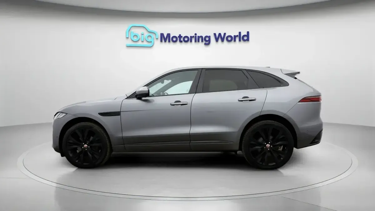 Begagnad Jaguar F-Pace R-Dynamic 204 HK (150 kW) 2021 Grå SUV