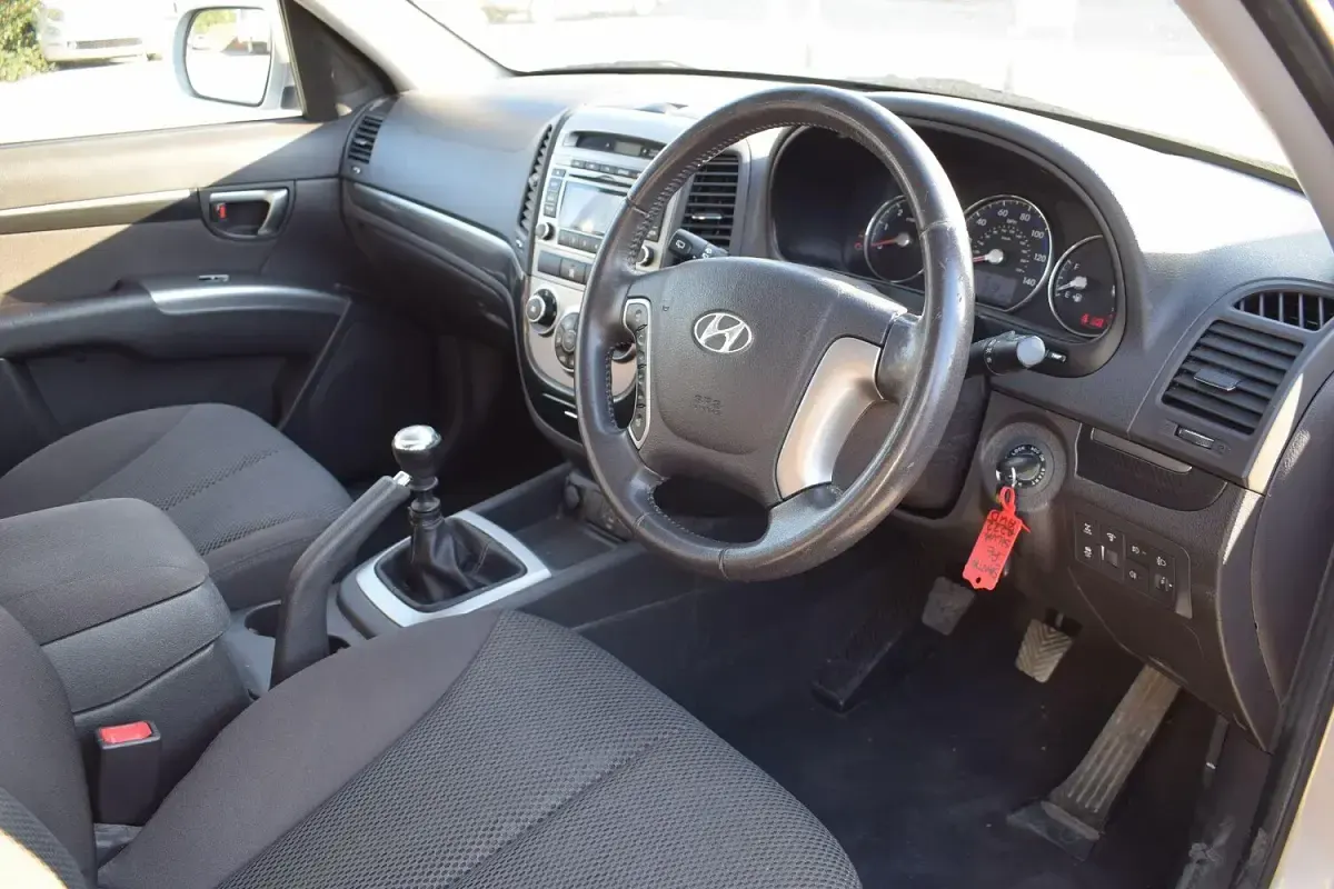 Used Hyundai Santa Fe Style 197 HP (144 kW) 2010 Silver SUV