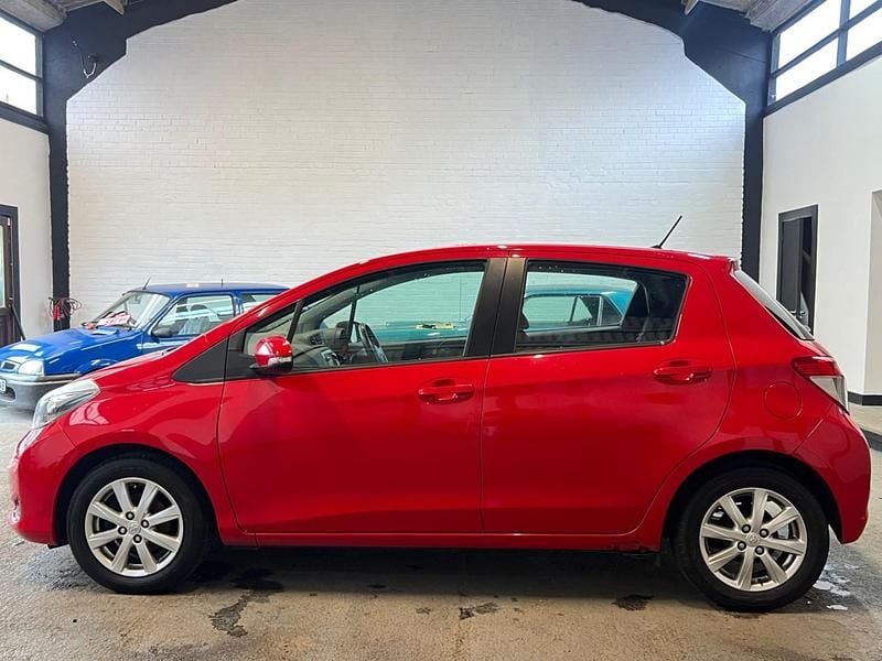 Used Toyota Yaris 2011 Red Hatchback