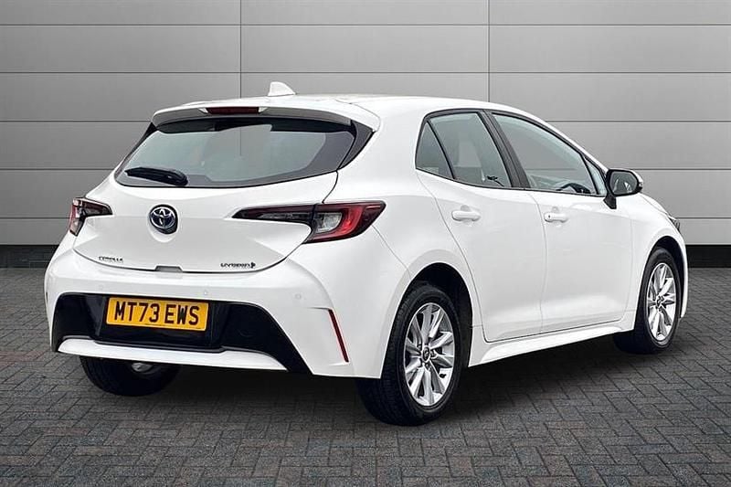 Used Toyota Corolla 140 HP (102 kW) 2023 White Hatchback