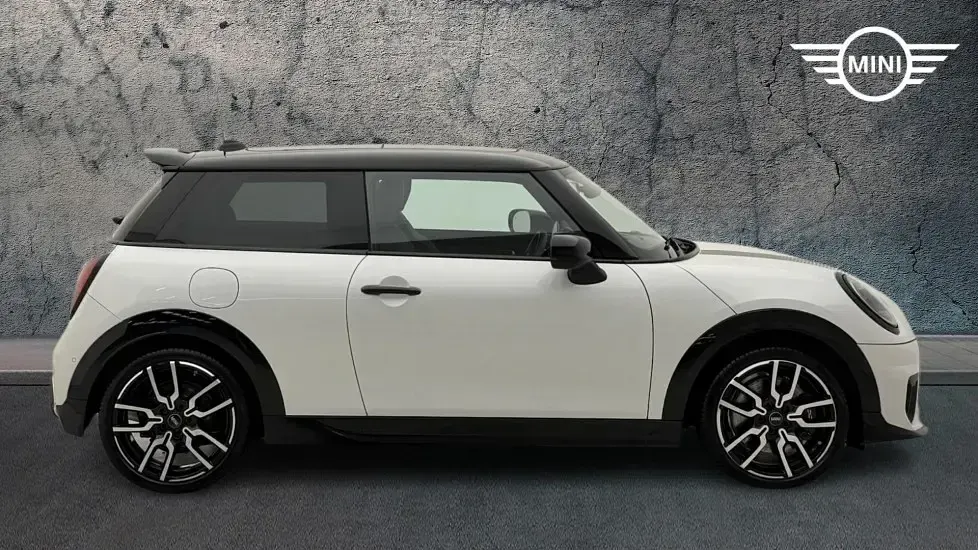 Used Mini Cooper Hatch 113 kW (154 HP) 2026 White Hatchback