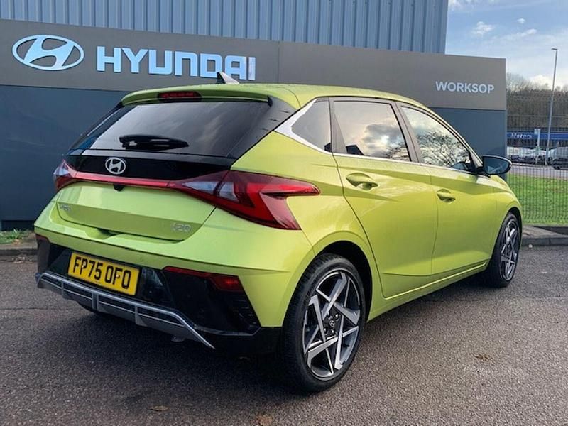 New Hyundai i20 Premium 100 HP (73 kW) 2025 Green Hatchback