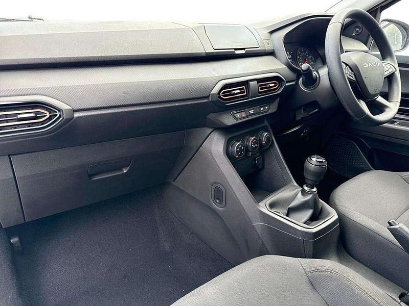 Used Dacia Sandero Essentiel 90 HP (66 kW) 2023 White SUV