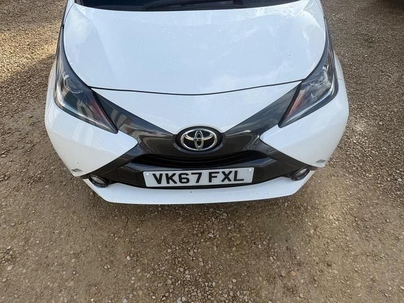 Used Toyota Aygo x-style 68 HP (50 kW) 2017 White Hatchback