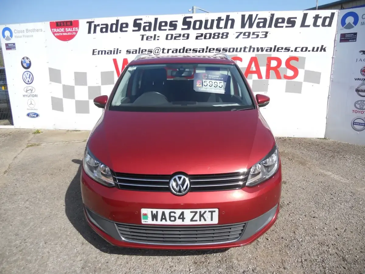 Begagnad VW Touran SE 105 HK (77 kW) 2014 Röd Minibuss