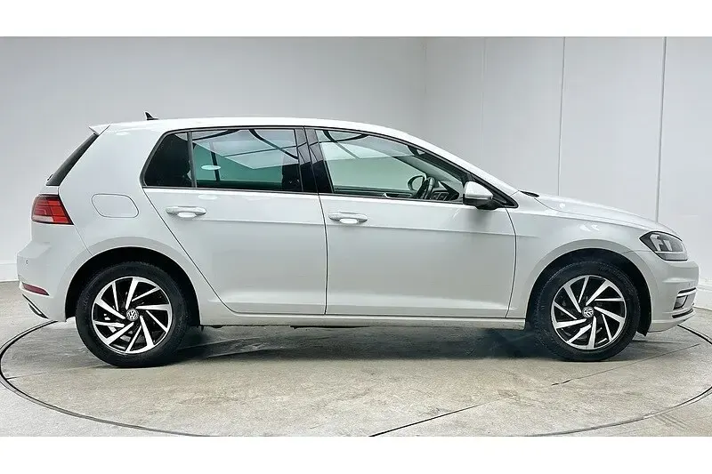 Used VW Golf VII Match 115 HP (84 kW) 2019 White Hatchback