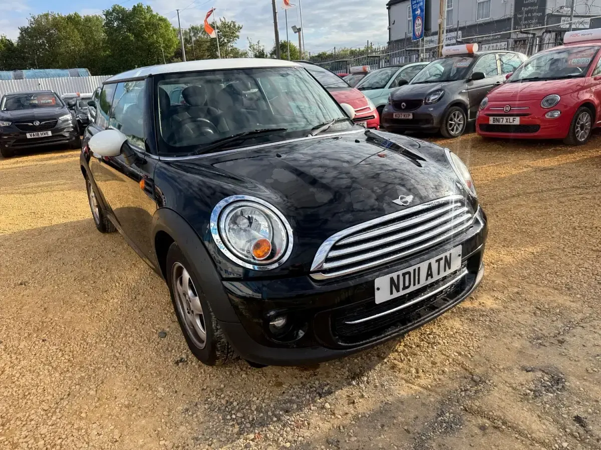 Usado Mini Cooper D Hatch 2011 Negro Utilitario