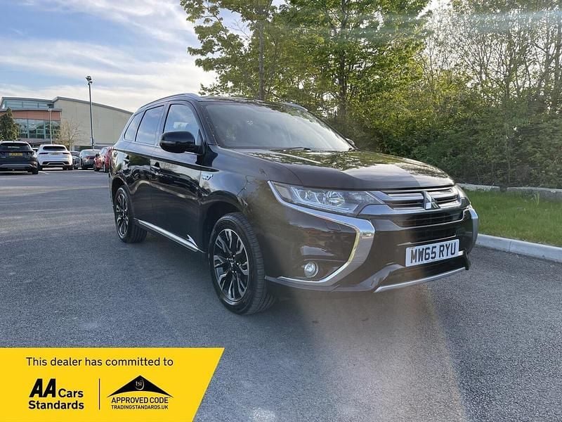 Begagnad Mitsubishi Outlander P-HEV 2015 Svart Kombi