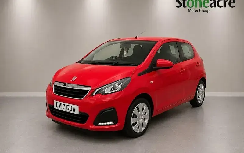 Used Peugeot 108 Active 72 HP (52 kW) 2021 Red Hatchback