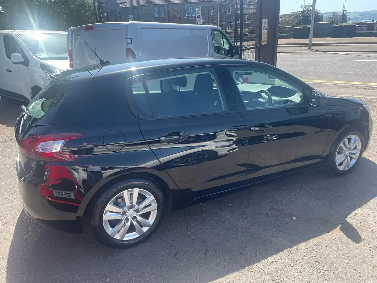 Used Peugeot 308 Active 125 HP (91 kW) 2014 Black Hatchback