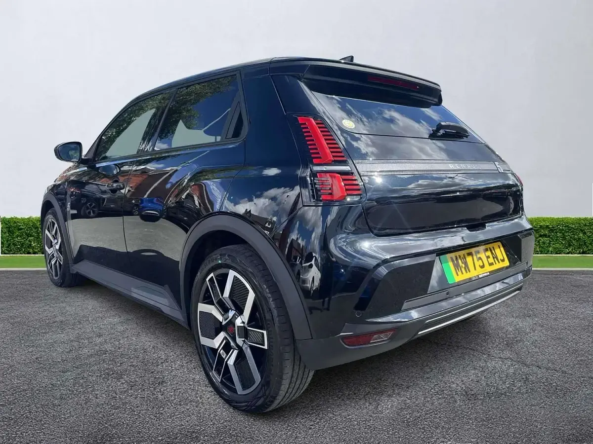 Used Renault R5 Urban 89 kW (122 HP) 2025 Black Hatchback