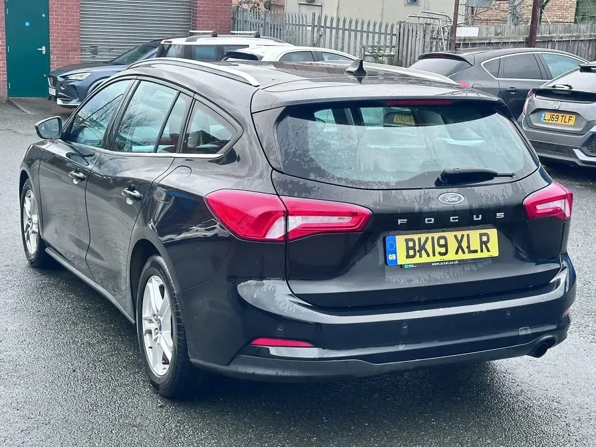 Used Ford Focus Zetec 120 HP (88 kW) 2019 Black Estate