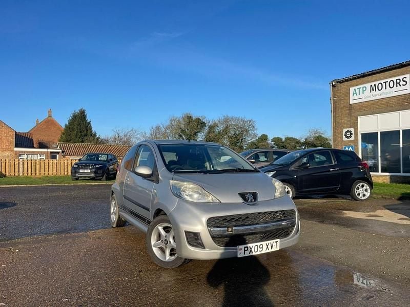 Silver Used 2009 Peugeot 107 Hatchback | £995 (Good price) - Image 1/4