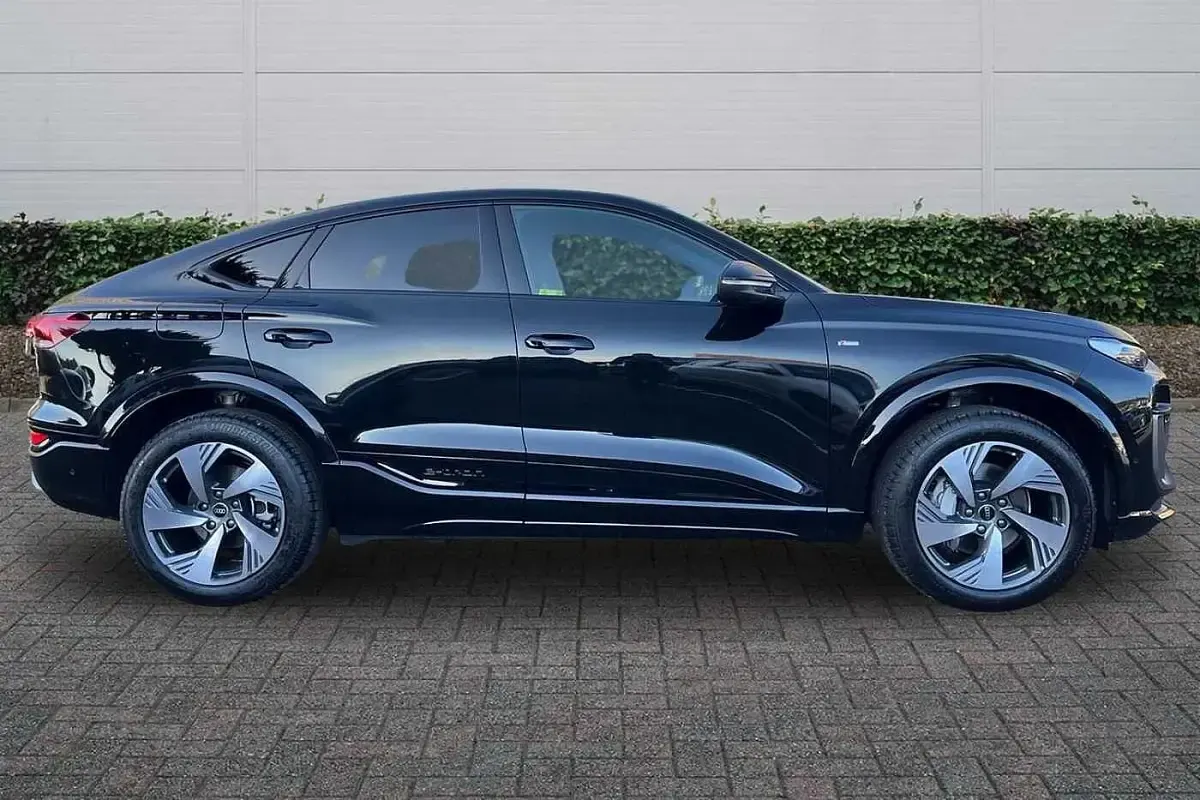 Used Audi Q6 e-tron Sport 185 kW (252 HP) 2026 Mythos black metallic SUV