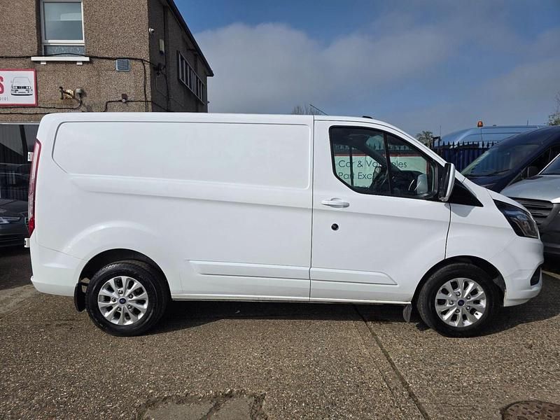 Used Ford Transit Custom Limited 130 HP (95 kW) 2021 White Van