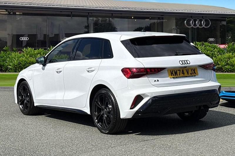 Used Audi A3 e-tron Black Edition 204 HP (150 kW) 2024 White Hatchback