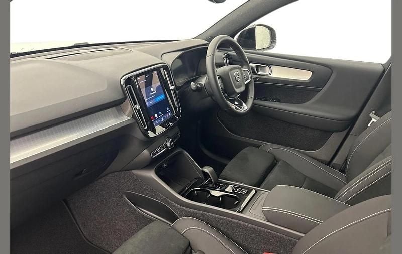 Used Volvo XC40 Plus 161 HP (118 kW) 2025 White SUV