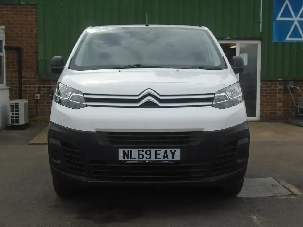 Used Citroën Dispatch 100 HP (73 kW) 2019 White MPV