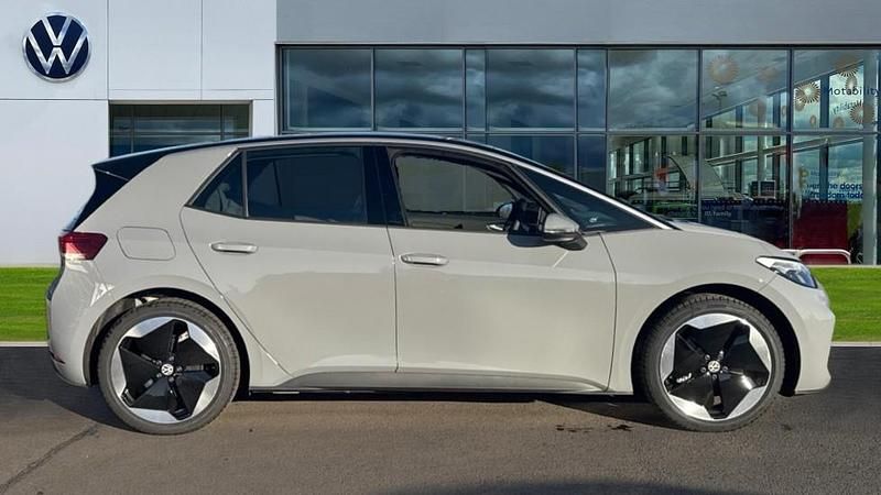 Used VW ID.3 Pro 169 kW (231 HP) 2025 Moonstone grey/solid black roof Hatchback