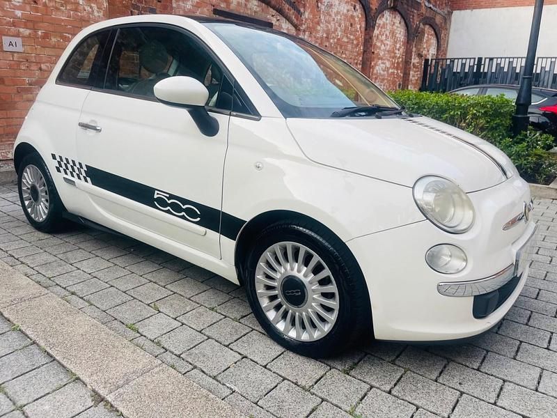 White Used 2011 Fiat 500 Lounge Hatchback | £2,099 (Fair price) - Image 1/4