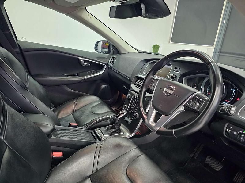 Used Volvo V40 SE Lux 180 HP (132 kW) 2014 Black Hatchback