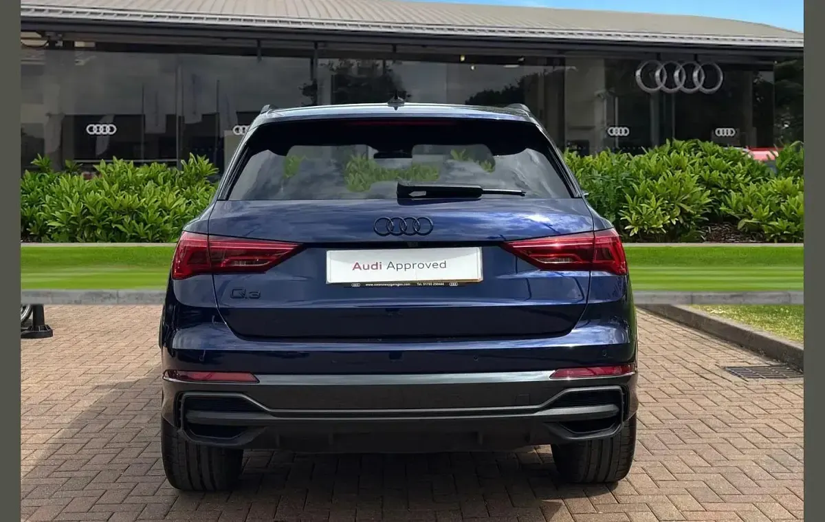 Używany Audi Q3 Black Edition 150 KM (110 kW) 2023 Niebieski SUV