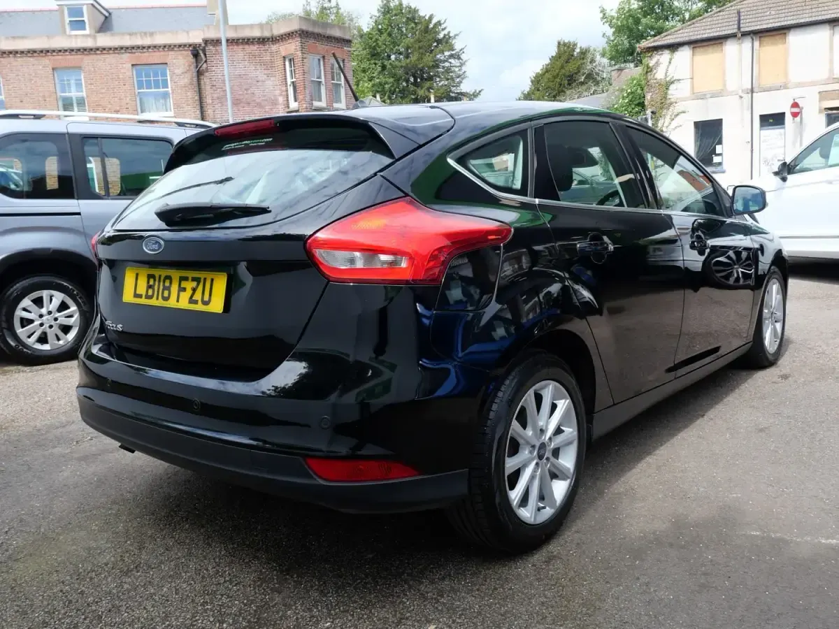 Używany Ford Focus Titanium 120 KM (88 kW) 2018 Czarny Hatchback
