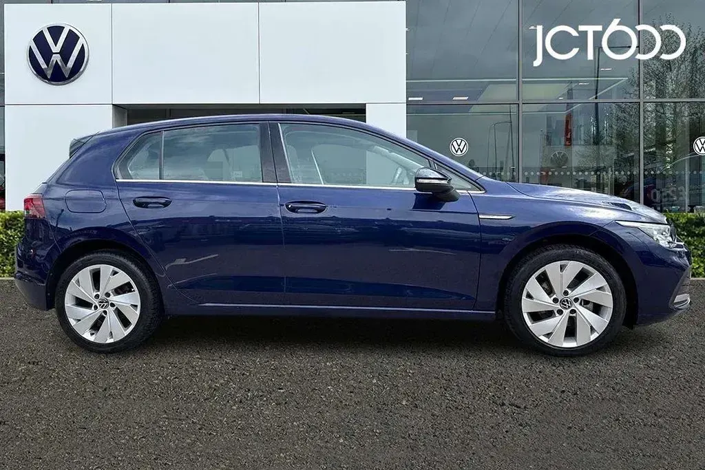 Used VW Golf VIII Style 130 HP (95 kW) 2022 Blue Hatchback