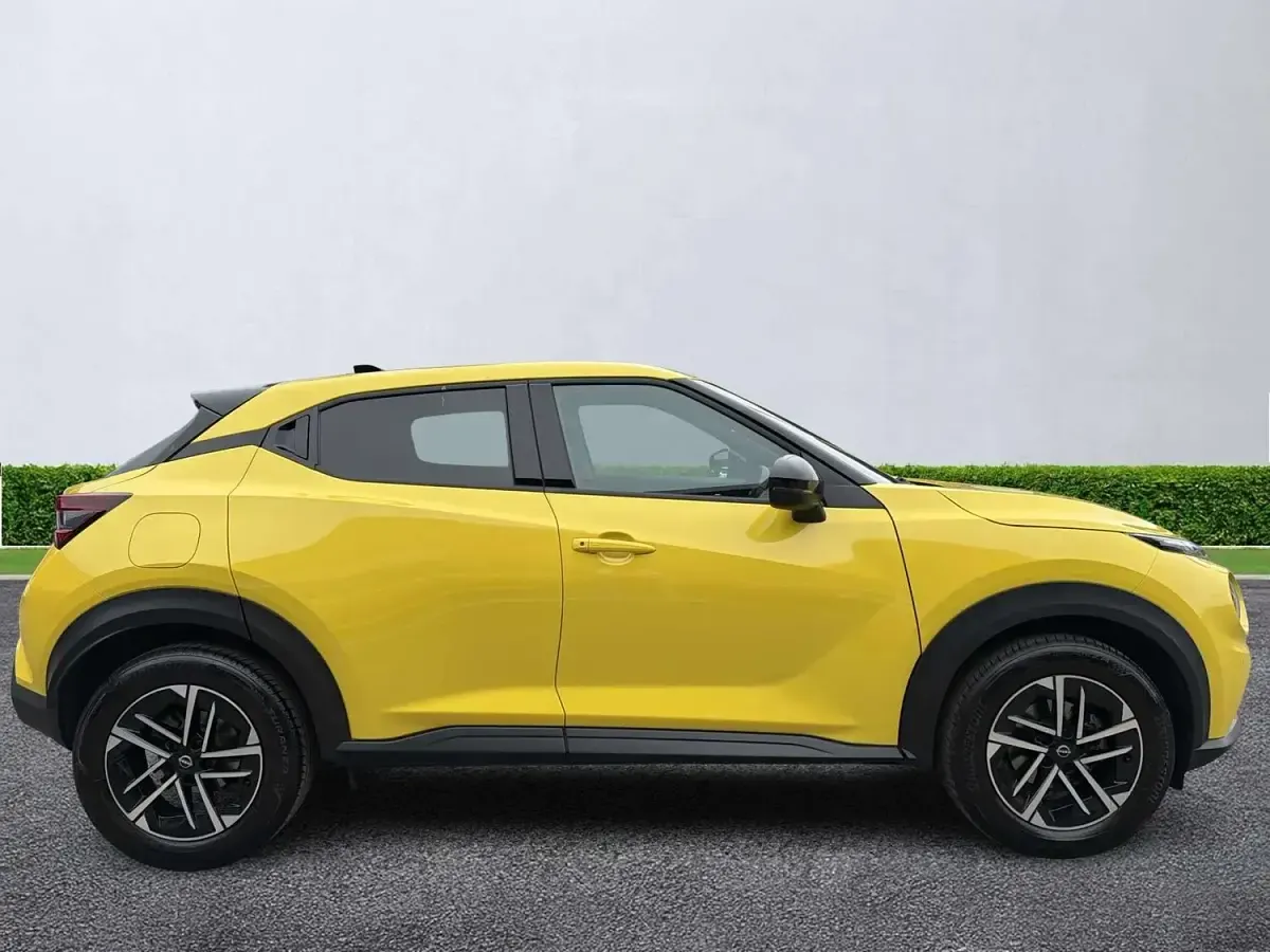 Used Nissan Juke N-Connecta 114 HP (83 kW) 2025 Yellow SUV