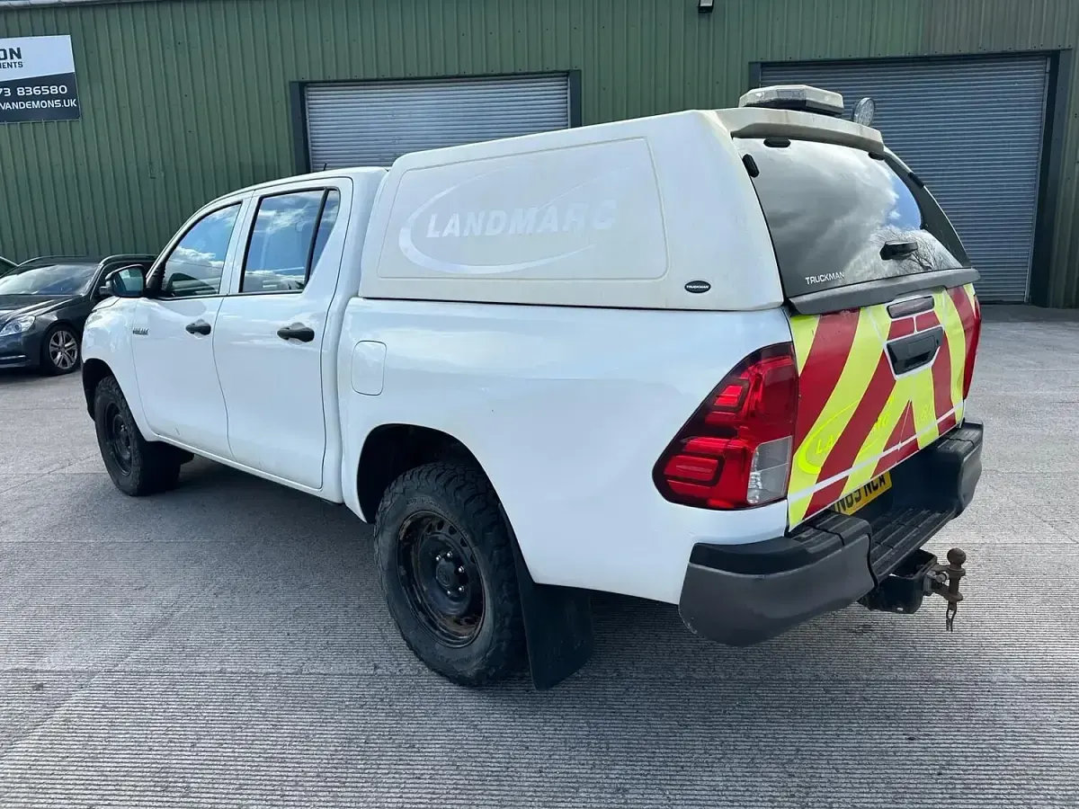 Käytetty Toyota HiLux Active 150 HP (110 kW) 2019 Valkoinen Nouto
