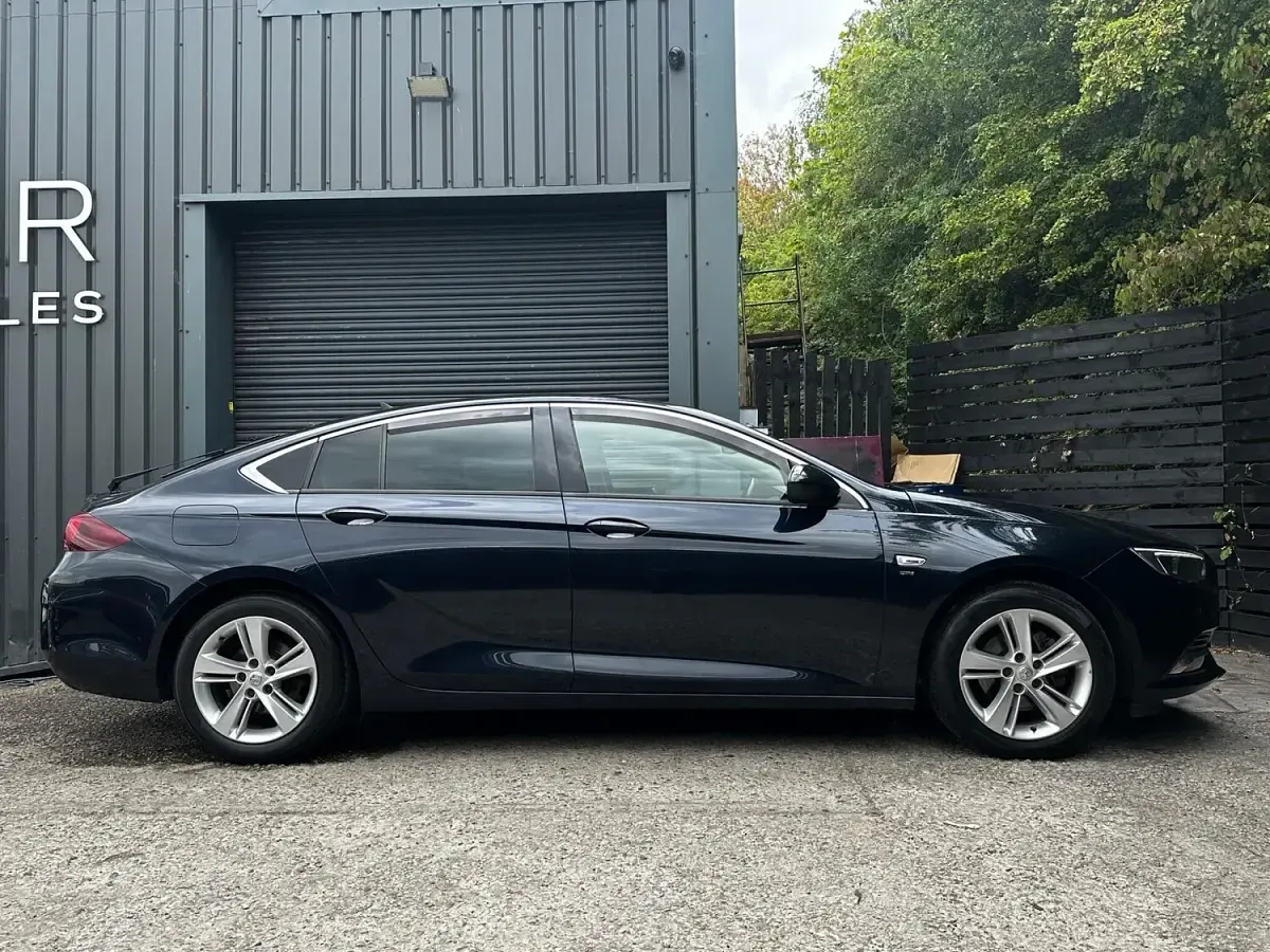 Used Vauxhall Insignia SRi 2018 Blue Hatchback