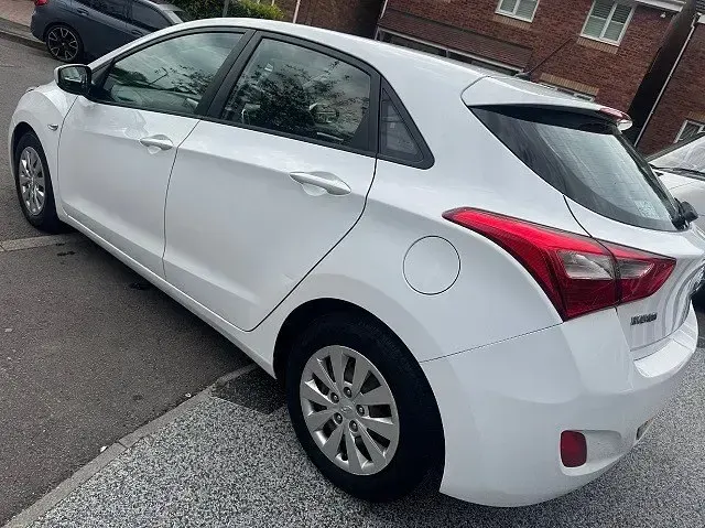 Begagnad Hyundai i30 110 HK (80 kW) 2015 Vit Halvkombi