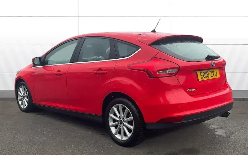 Used Ford Focus Titanium 150 HP (110 kW) 2017 Red Hatchback