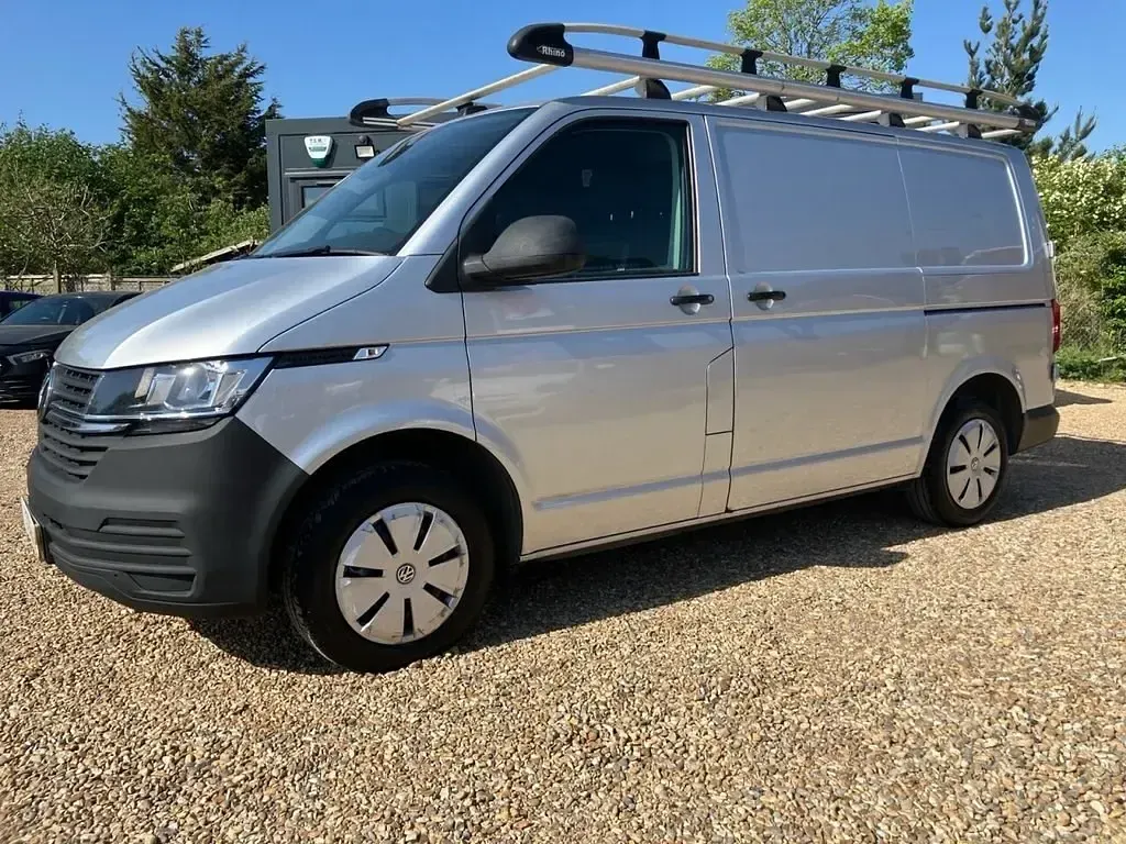 Usado VW Transporter Startline 110 HP (80 kW) 2021 Prateado Van